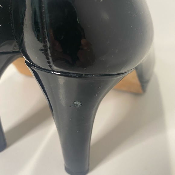 Stuart Weitzman Black Patent Platform Peep Toe Shoes. size 9M - Picture 5 of 7